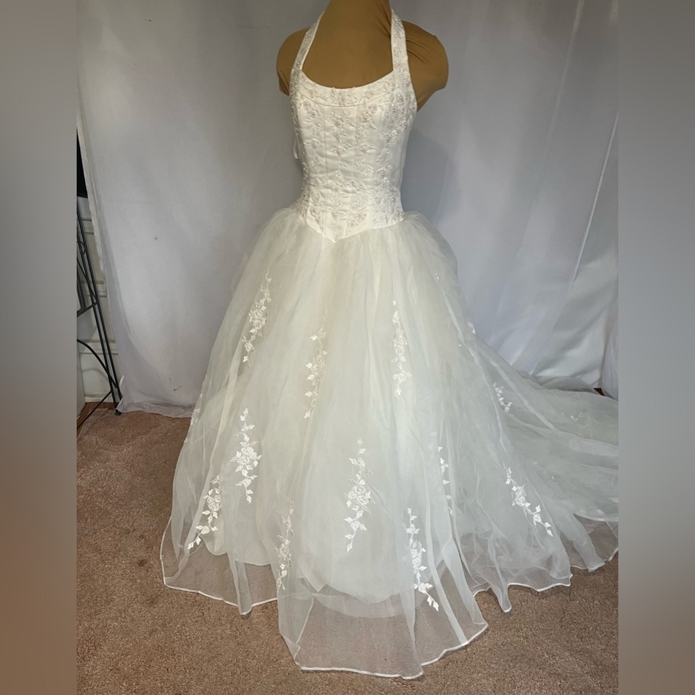 Santa Monica Size 8 Halter neck bustle wedding gown